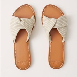 Abercrombie & Fitch twist strap slides size 8/9